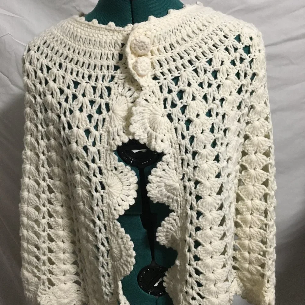 Crochet Shawl Wrap size Small? Cream w/ two woven buttons - Picture 1 of 4